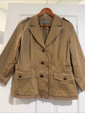 CASS Women's Tan Short Trench Coat with Button Front